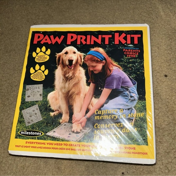 NEW! Paw Print Kit - 8” stepping stone - sealed NWT Vintage Milestones Cement - Picture 1 of 5